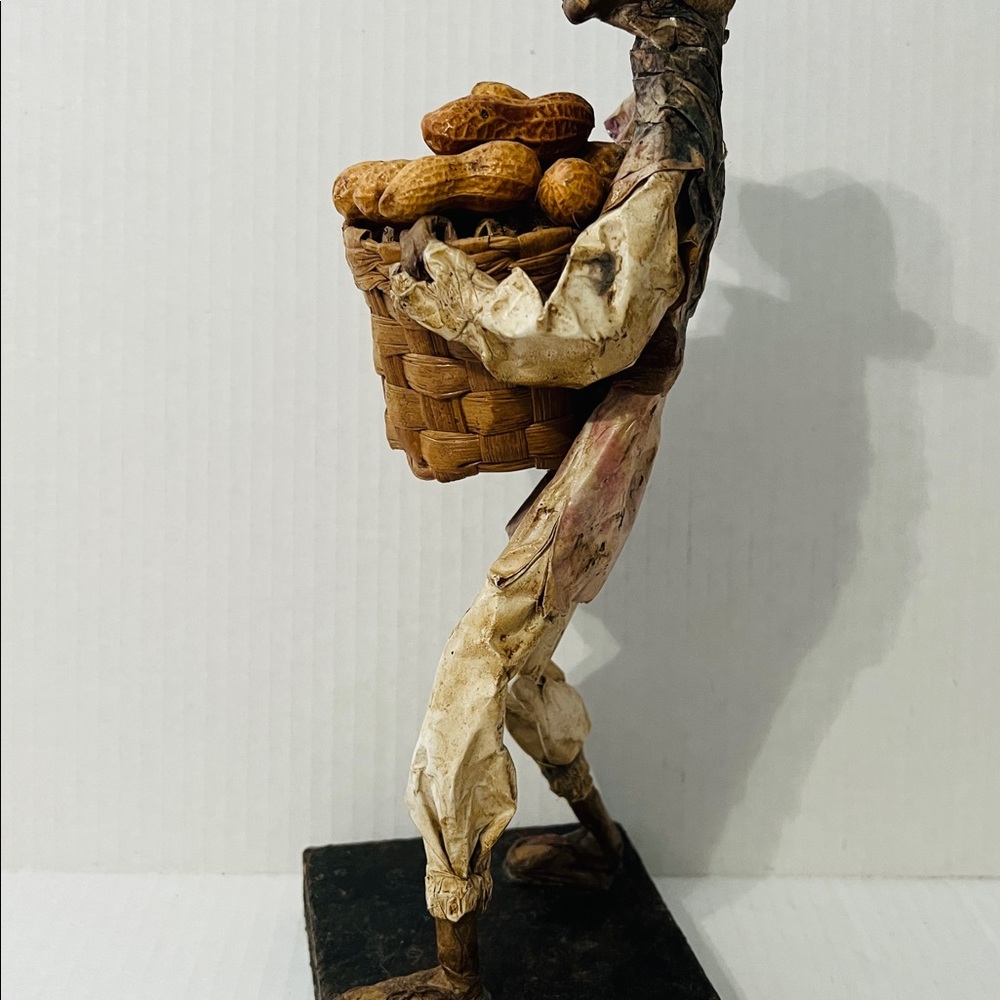 Vintage Mexican Folk Art Paper Mache Peasant Man Figurine Carrying Peanuts .12" - Picture 4 of 7